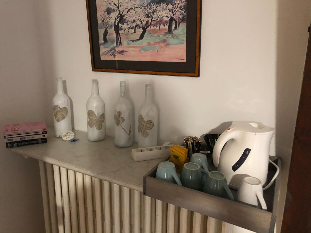 Bed and Breakfast Le Manoir Des Breholles Goustranville Esterno foto