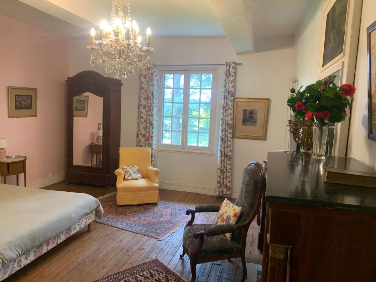 Bed and Breakfast Le Manoir Des Breholles Goustranville Esterno foto