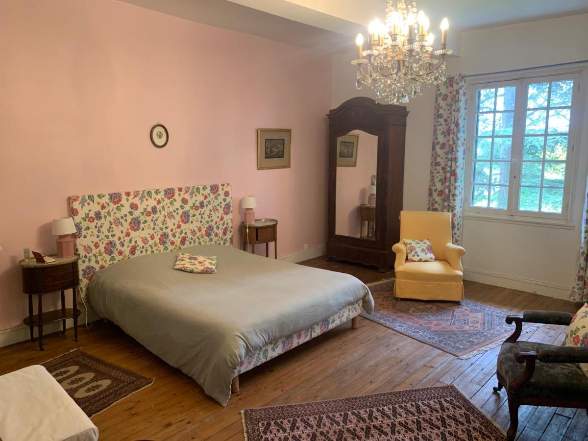 Bed and Breakfast Le Manoir Des Breholles Goustranville Esterno foto