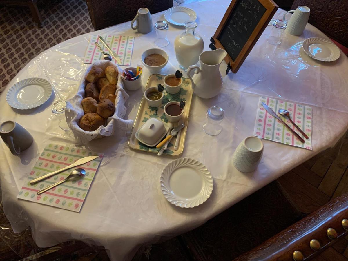 Bed and Breakfast Le Manoir Des Breholles Goustranville Esterno foto