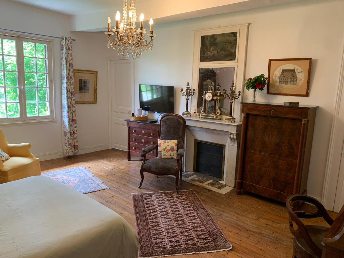 Bed and Breakfast Le Manoir Des Breholles Goustranville Esterno foto