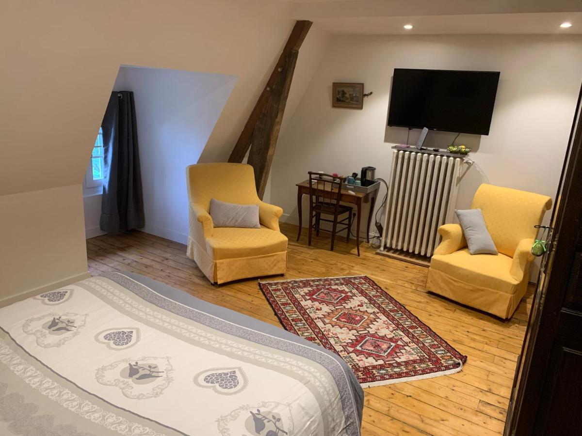 Bed and Breakfast Le Manoir Des Breholles Goustranville Esterno foto