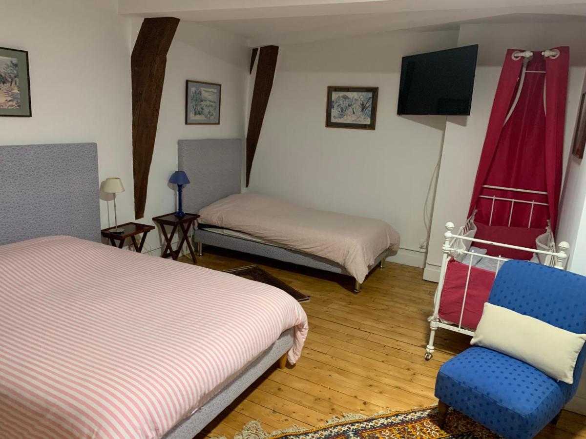 Bed and Breakfast Le Manoir Des Breholles Goustranville Esterno foto