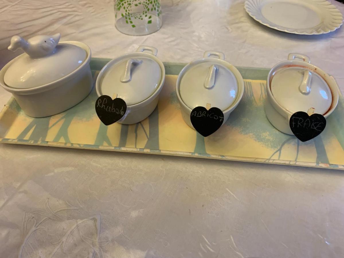 Bed and Breakfast Le Manoir Des Breholles Goustranville Esterno foto