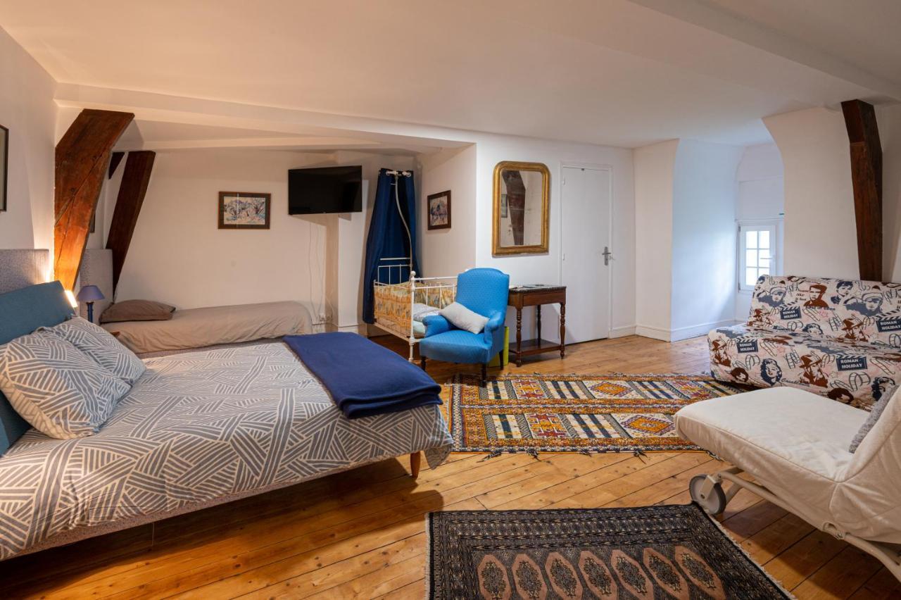Bed and Breakfast Le Manoir Des Breholles Goustranville Esterno foto