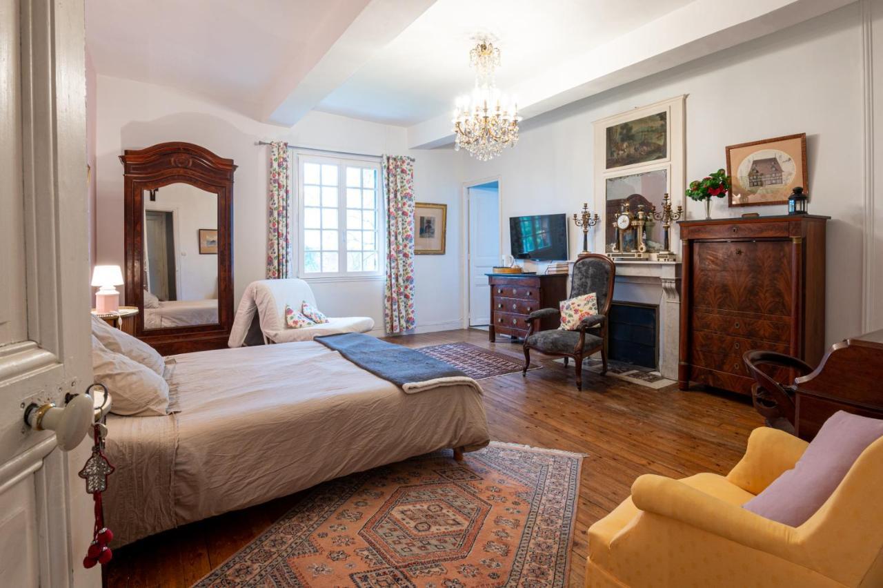 Bed and Breakfast Le Manoir Des Breholles Goustranville Esterno foto