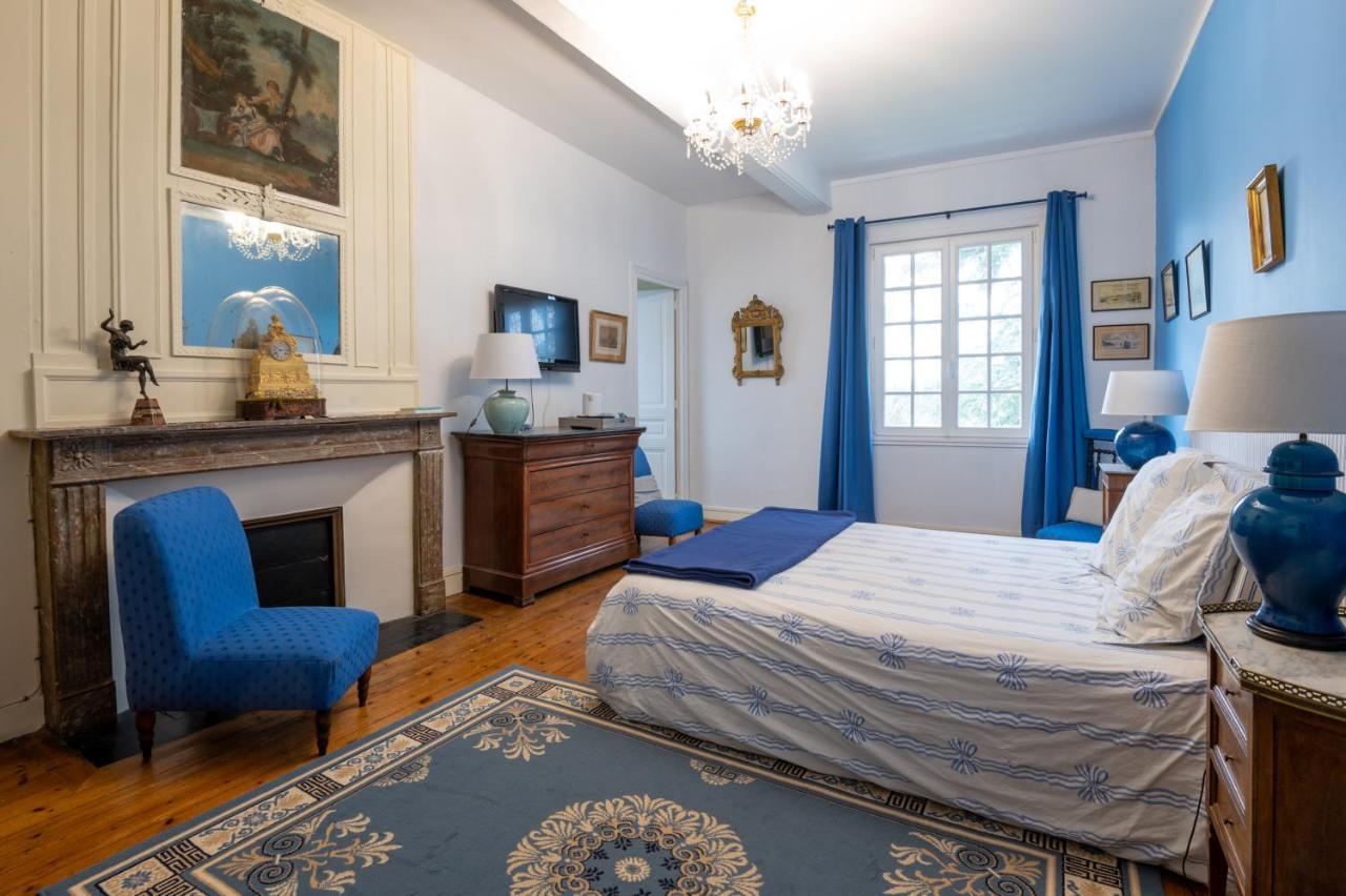 Bed and Breakfast Le Manoir Des Breholles Goustranville Esterno foto