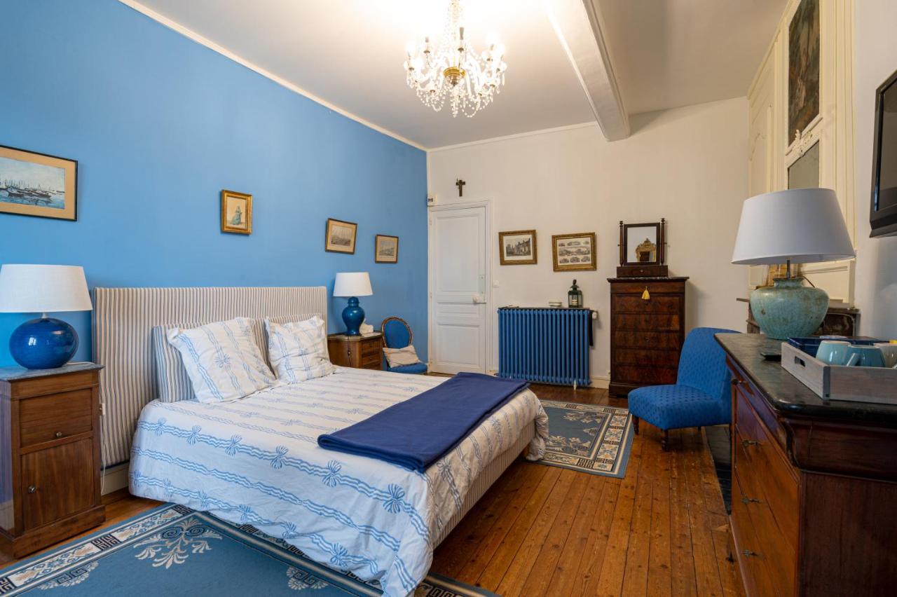 Bed and Breakfast Le Manoir Des Breholles Goustranville Esterno foto