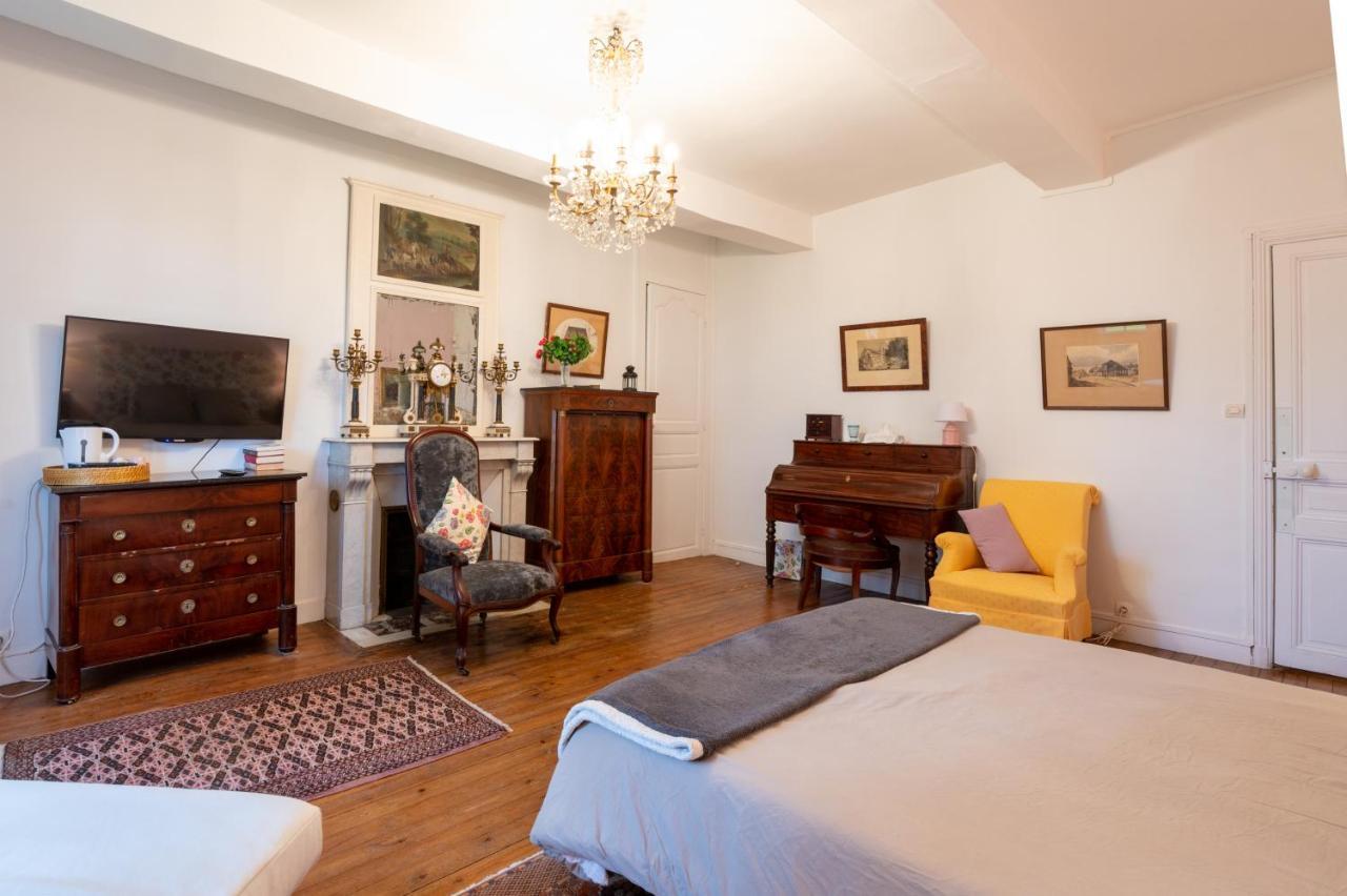 Bed and Breakfast Le Manoir Des Breholles Goustranville Esterno foto