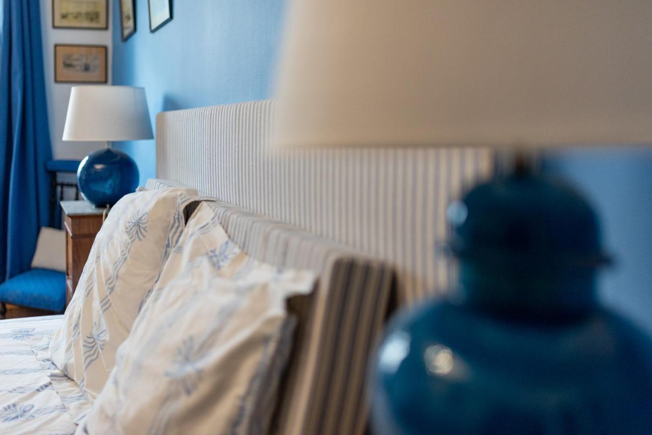 Bed and Breakfast Le Manoir Des Breholles Goustranville Esterno foto