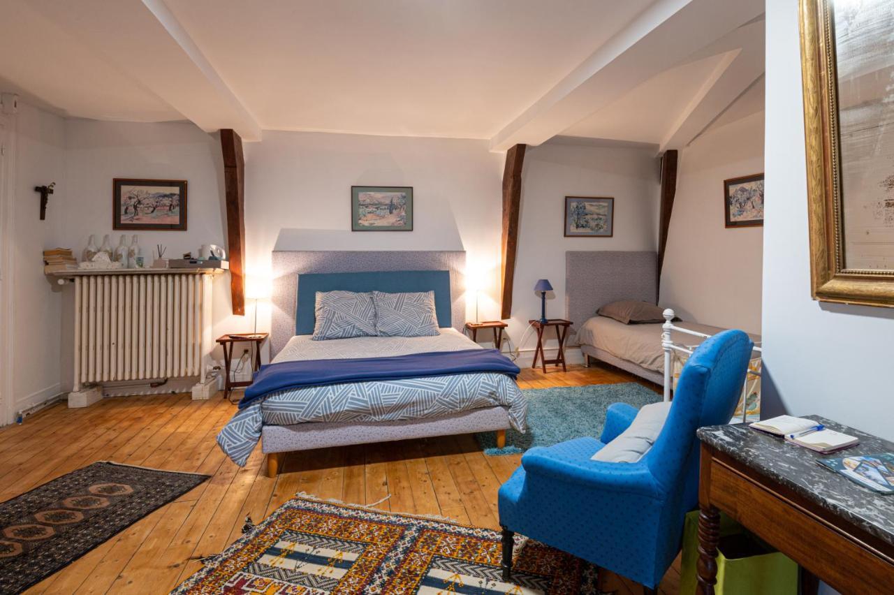 Bed and Breakfast Le Manoir Des Breholles Goustranville Esterno foto