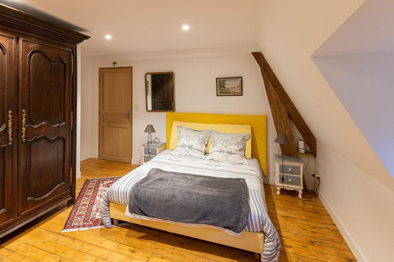 Bed and Breakfast Le Manoir Des Breholles Goustranville Esterno foto