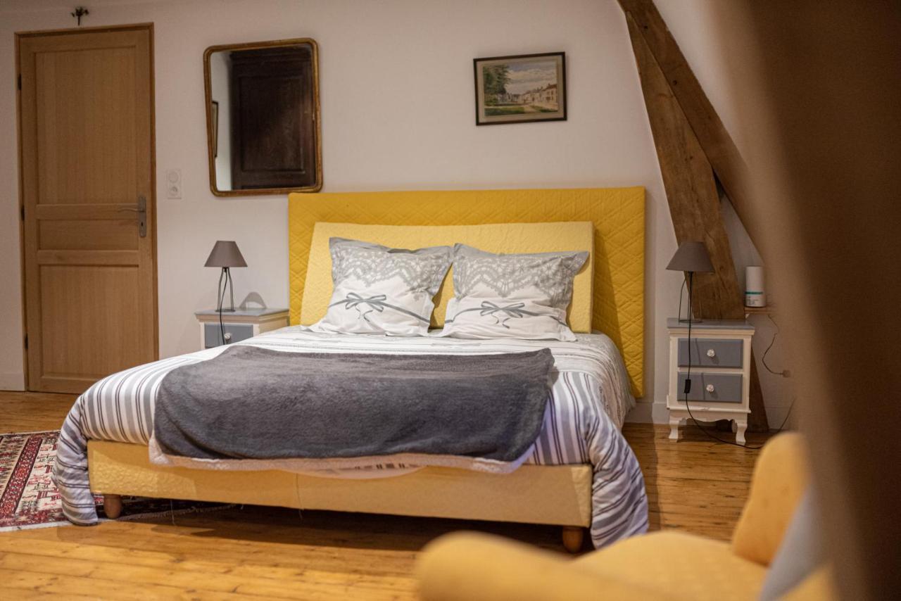 Bed and Breakfast Le Manoir Des Breholles Goustranville Esterno foto