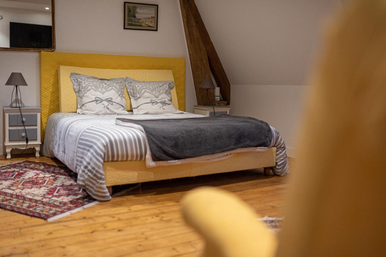 Bed and Breakfast Le Manoir Des Breholles Goustranville Esterno foto