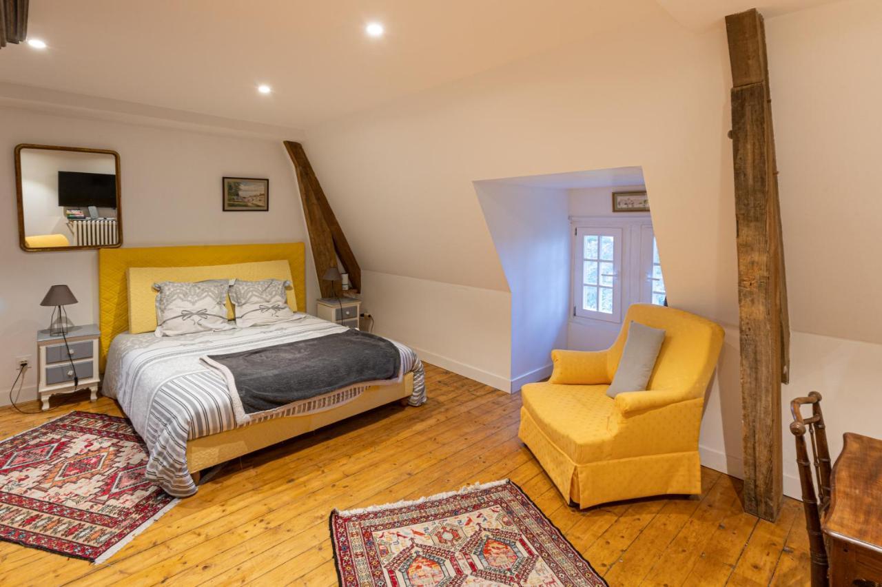 Bed and Breakfast Le Manoir Des Breholles Goustranville Esterno foto